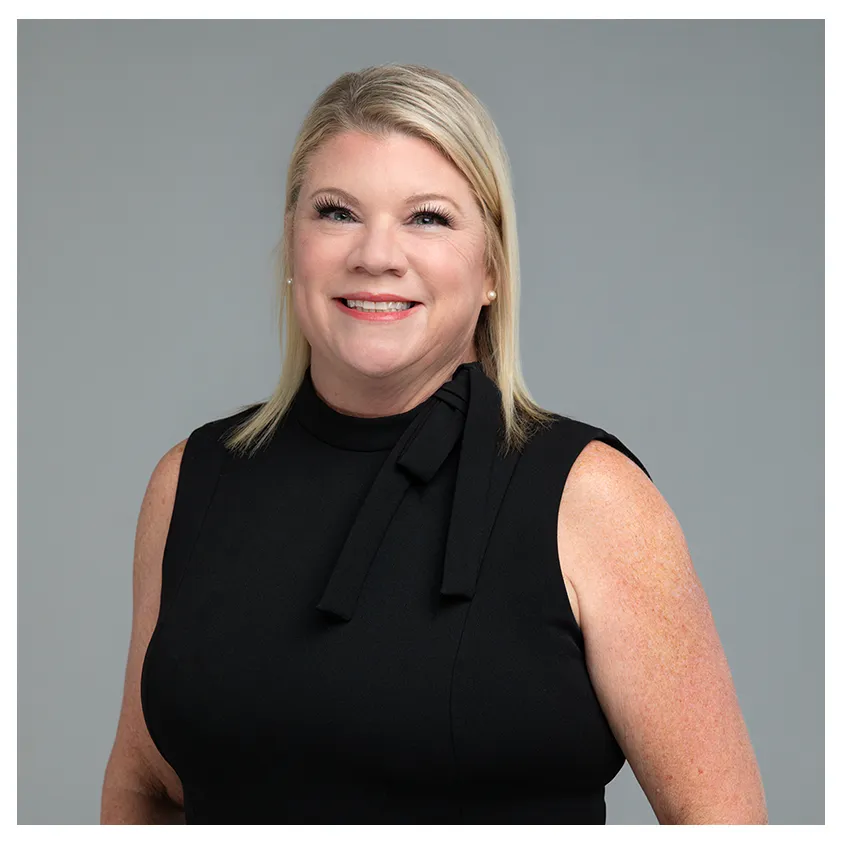 Jennifer Whittaker, paralegal senior de The Schmook Law Firm